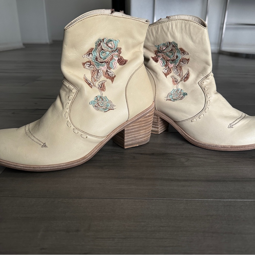 NEW Free People Italian Cowboy Marco Delli Evelina Embroidered Ankle Boots